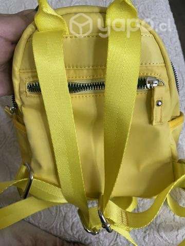 Mochila pequeña amarilla - Imagen 3