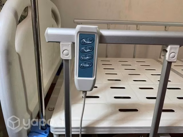 Catre Clínico Eléctrico De 3 Posiciones Y 4 Movimi