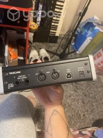 Interfaz de audio tascam 2x2