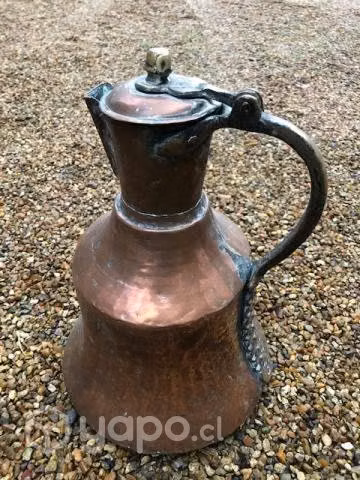 Jarron de cobre antiguo con tapa