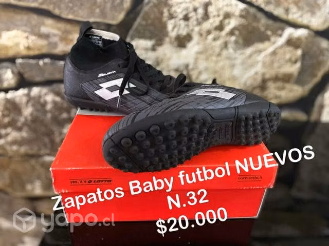 Zapatos de fútbol y baby fútbol
