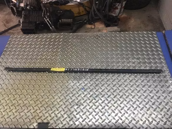 Moldura lame vidrio trasera derecha Mitsubishi Mon