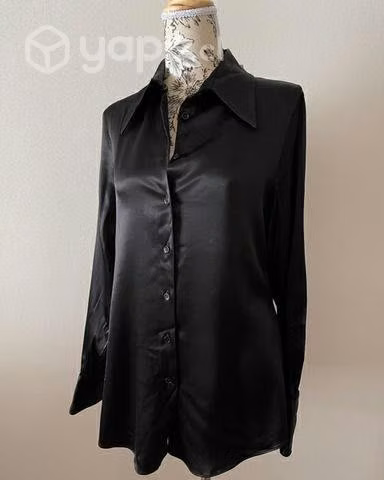 Blusa satinada negra Zara