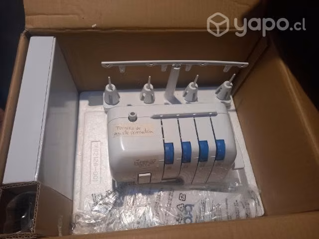 Máquina de coser overlok sin uso