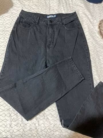 Pantalón tipo mom jeans