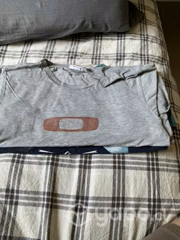Polera Oakley talla L