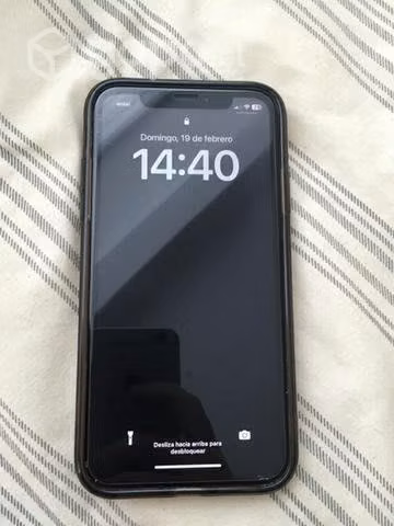 IPhone XR + 4 carcasas