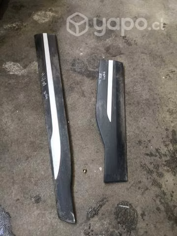 Molduras puerta derecha nissan kicks
