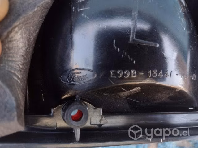 Foco trasero izq ford aerostar 1995