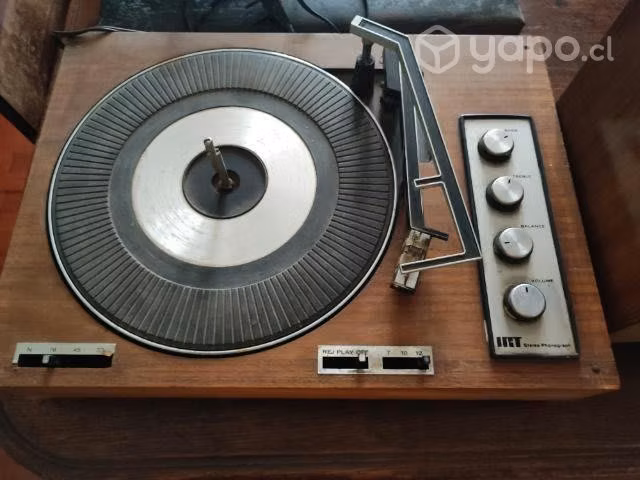 Tocadiscos y + de 50 vinilos ( discos)