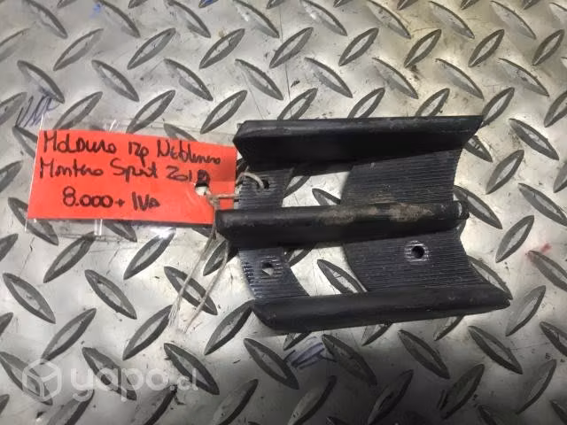 Moldura izquierda Neblinero Mitsubishi Montero Spo