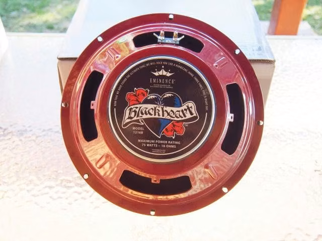 Eminence Blackheart 1216B de 12'' para Guitarra