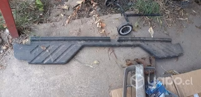 Cubierta pisadera original nissan terrano 2012