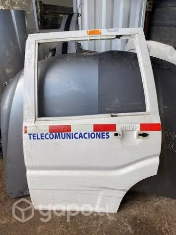 Puerta trasera izq pequeno detalle Pick Up 2018