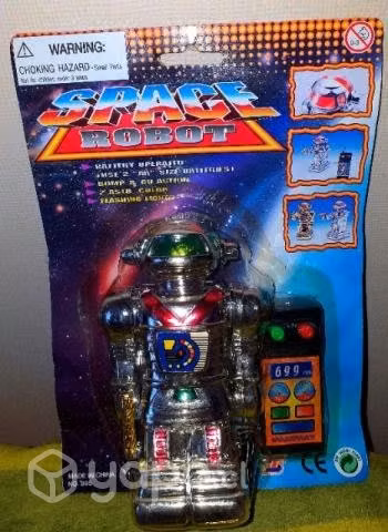 Space robot años 80s con control remoto de cable