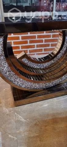 Linda mesa de arrimo y cómoda de lujo