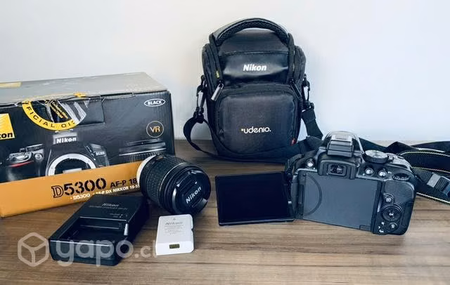 Camara Nikon D3500 DSLR + lente 18-55mm + bolso