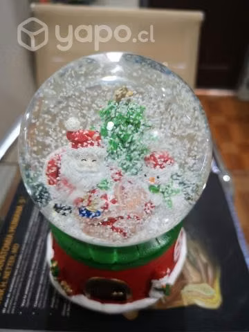 Esfera musical con luces y nieve grande