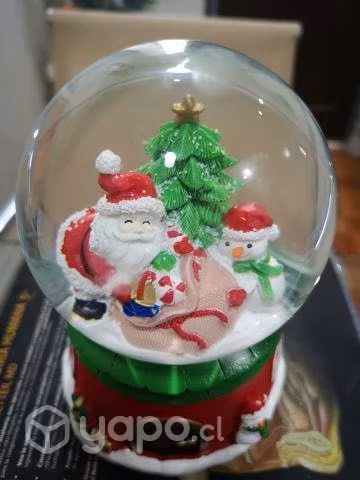 Esfera musical con luces y nieve grande