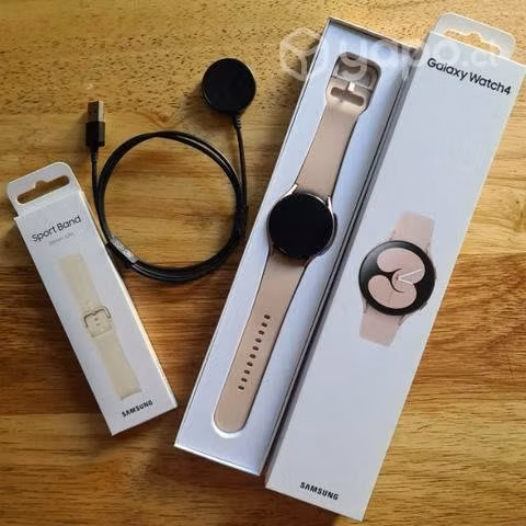 Samsung Galaxy Watch4 40mm Rose Gold + correa