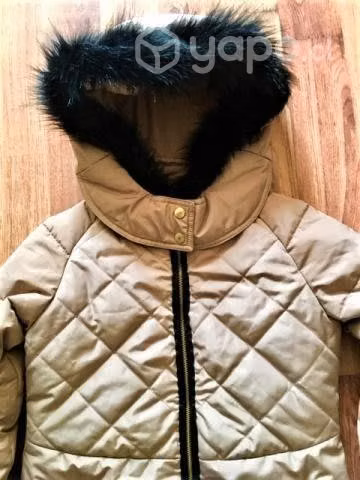 Parka Color Arena con Capuchón de Piel Negra - Imagen 2