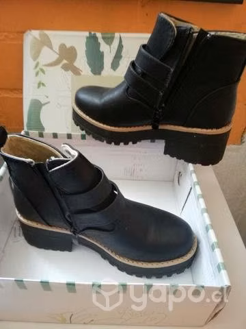 Bototos negros nuevos talla 35