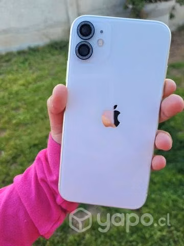 IPhone 11 con su cargador original