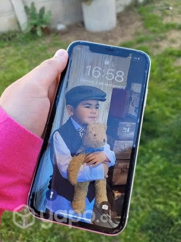IPhone 11 con su cargador original