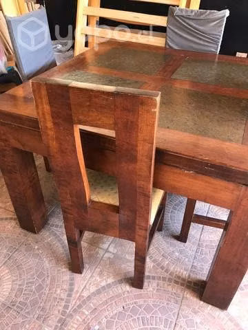Comedor macizo Rauli con 4 sillas 120 x 120 cm
