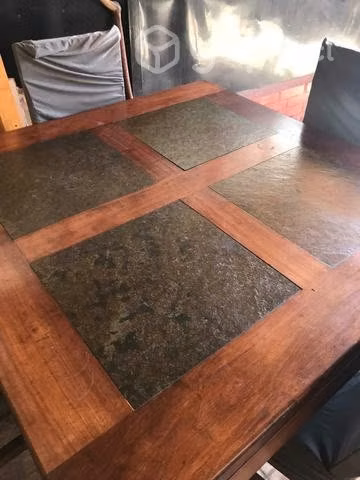 Comedor macizo Rauli con 4 sillas 120 x 120 cm