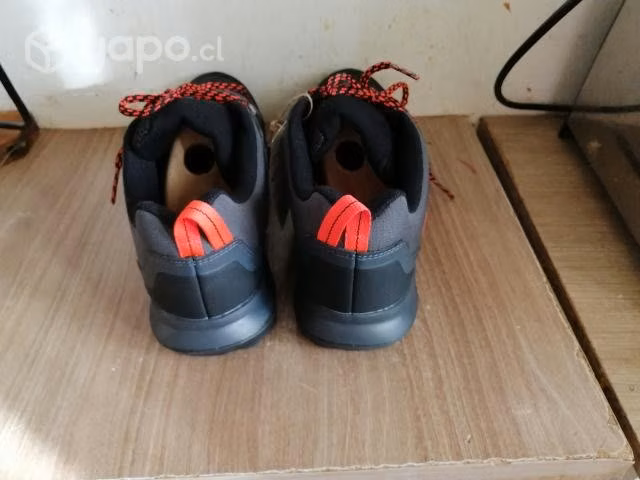 Zapatillas nuevas marca adidas - Imagen 3