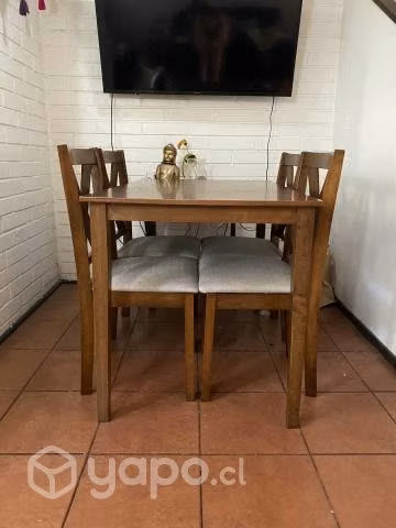 Comedor 4 sillas como nuevo