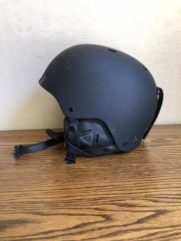 casco salomon brigade sky and snowboarding