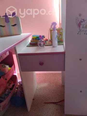 Cama con Closet y escritorio