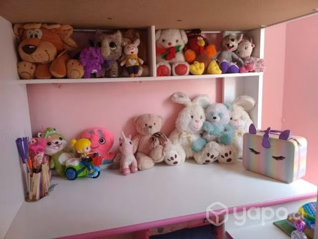 Cama con Closet y escritorio