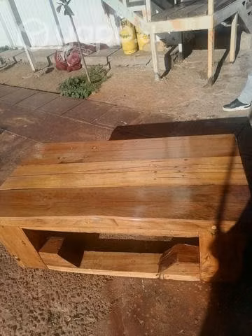 Exclusiva mesa de centro de roble vitrificado