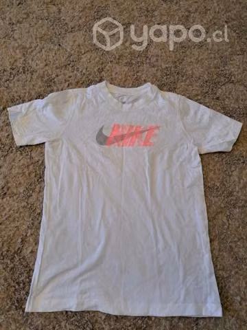 2 poleras deportivas Adidas y Nike