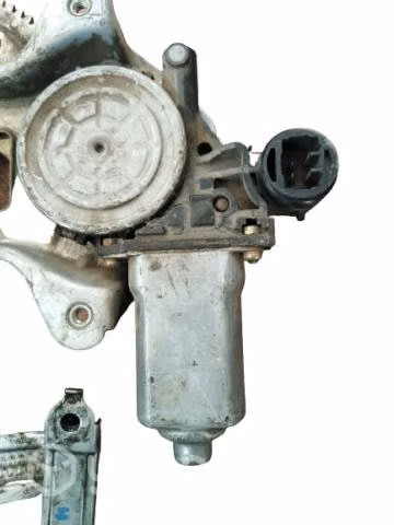 Cremallera alza vidrio delantera rh toyota yaris
