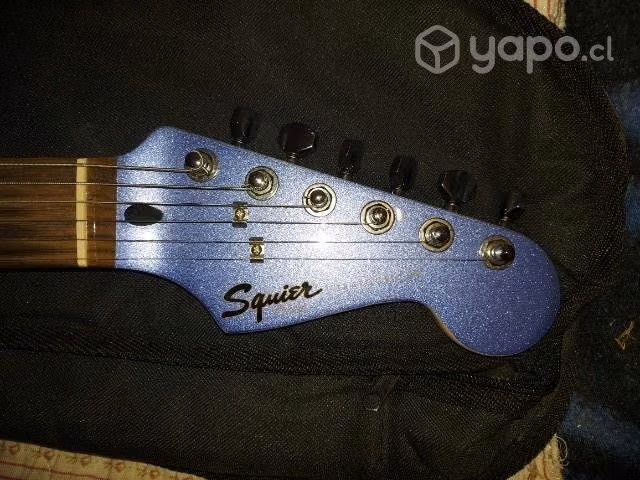 Guitarra squier stratocaster