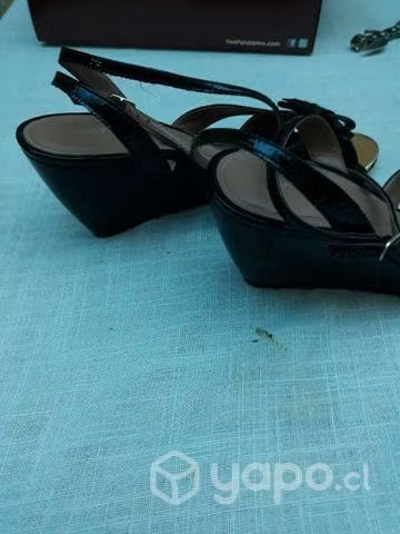 Chalas charol hush Puppies
