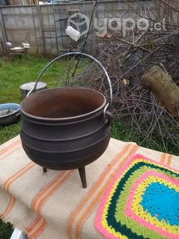 Antigua olla de fierro fundido 15 litros