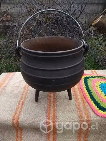 Antigua olla de fierro fundido 15 litros