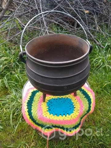 Antigua olla de fierro fundido 15 litros