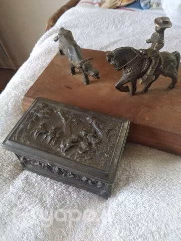 Buey y caballo cobre Masiso ,y cofre antiguo