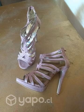 Sandalias rosadas caladas de Gamuza