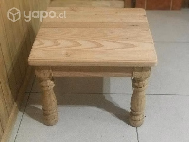 Mesa de centro hecha de madera Nativa