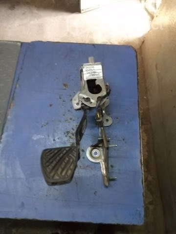 Pedal embrague Nissan Qashqai 2011 al 2014