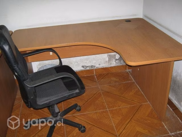 Escritorio con sillón poco uso