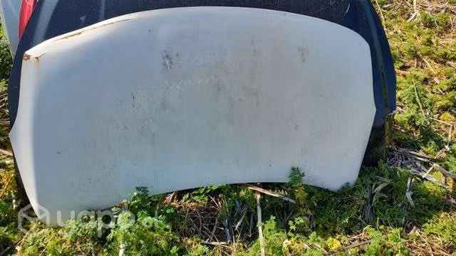 Capot Nissan versa