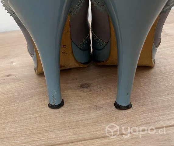 Tacones celestes